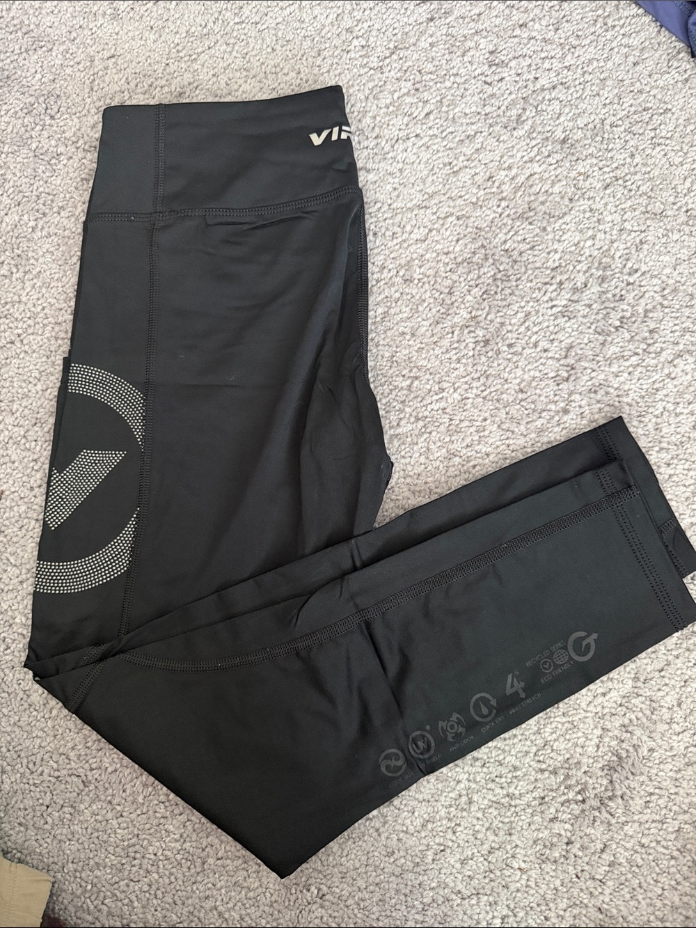 Virus Black Performance 7/8 Leggings
